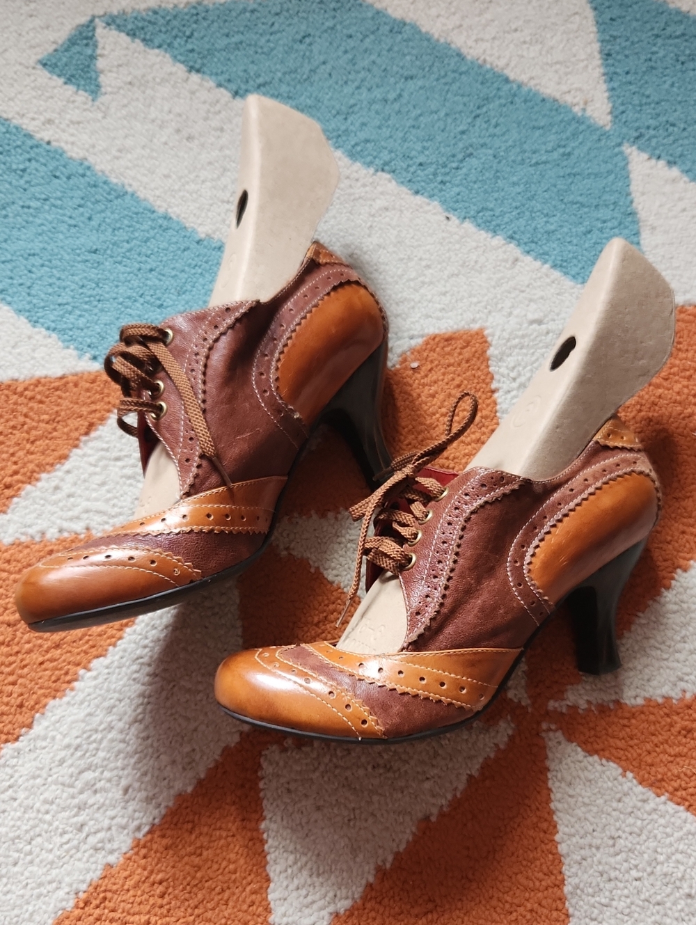 Jeffrey Campbell Two-Tone Brown Tan Lace-Up Heeled Oxfords